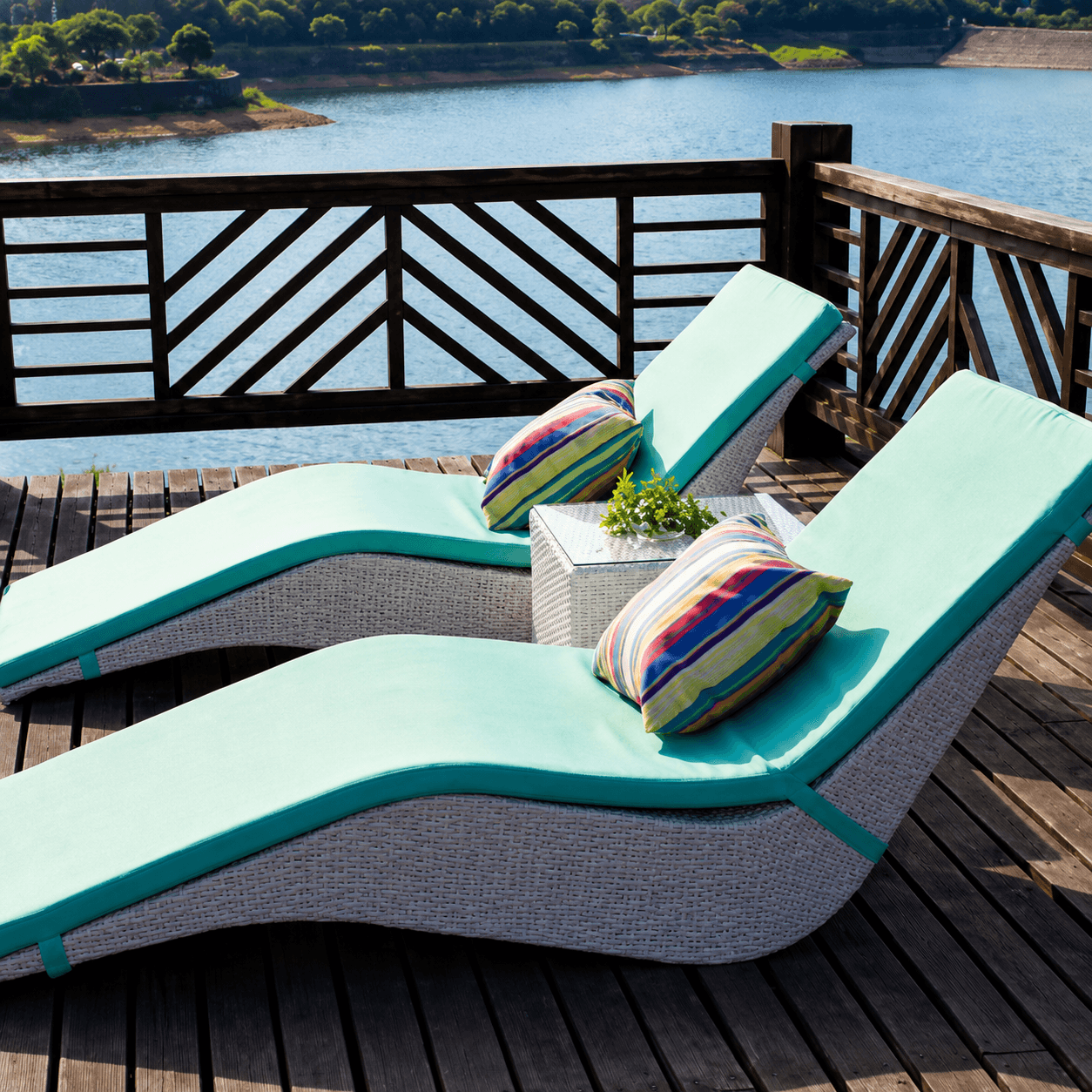 High Quality Rattan Pool Lounger